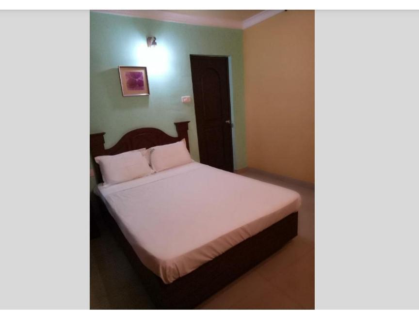 Hotel Priya Chengannur エクステリア 写真