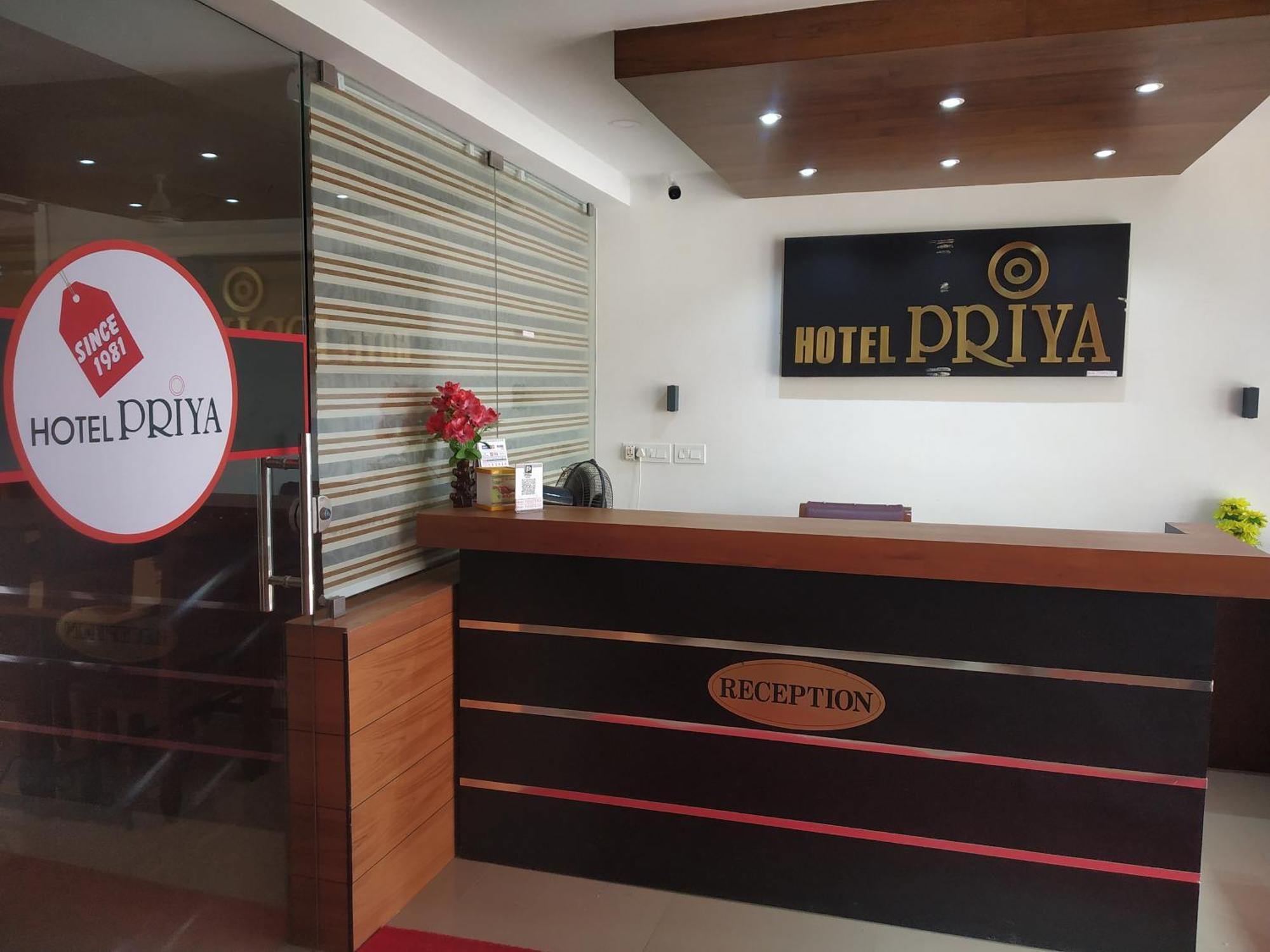 Hotel Priya Chengannur エクステリア 写真