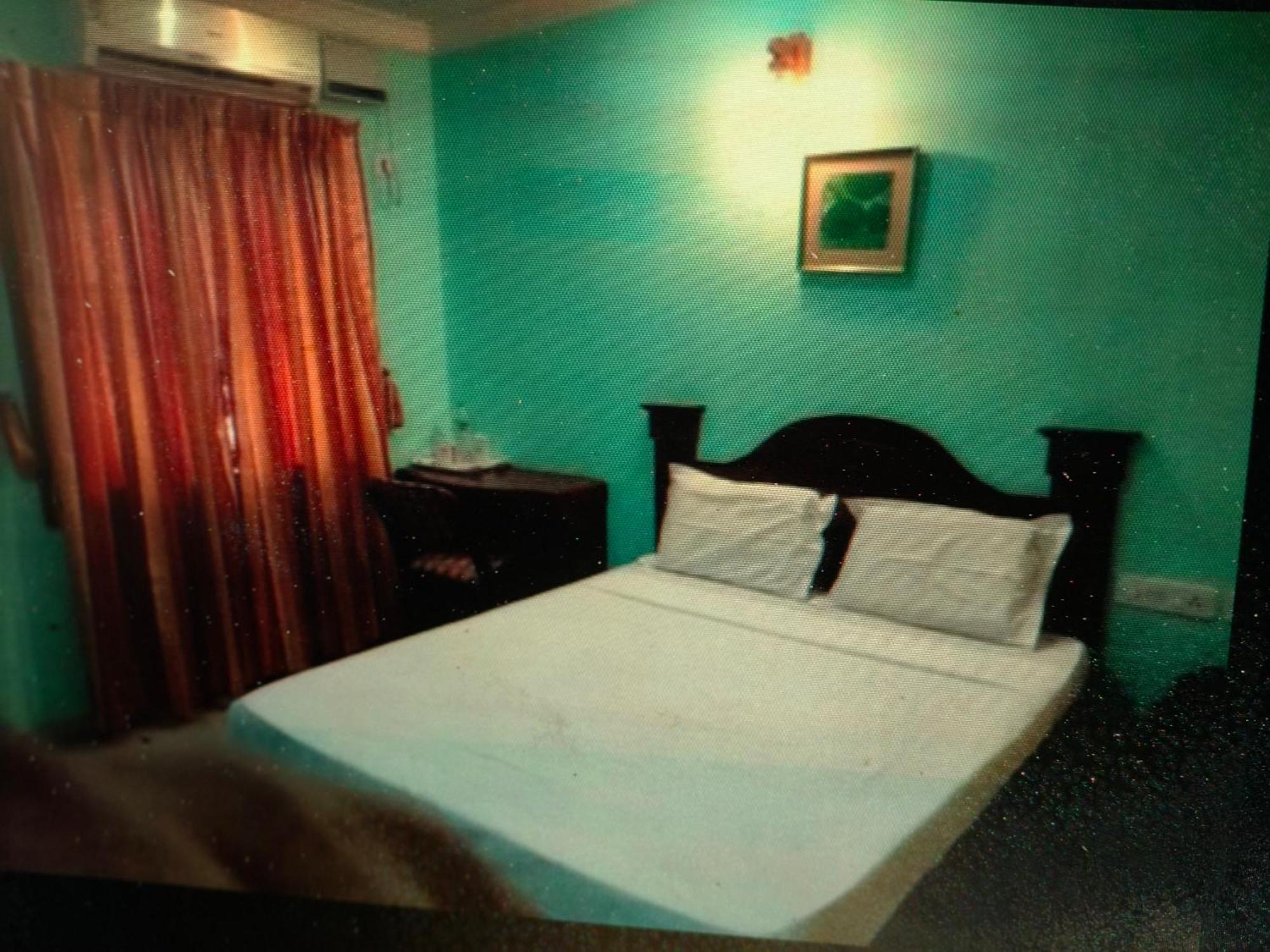 Hotel Priya Chengannur エクステリア 写真